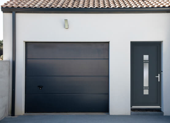 Installed anthracite Hull back door