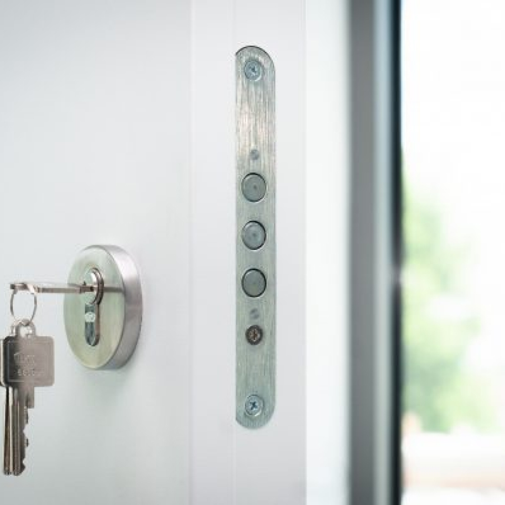 Back door three-bolt safe lock