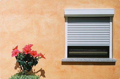 Front-mounted roller shutters
