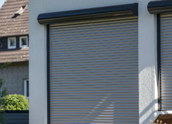 Front-mounted aluminium roller shutters with round box