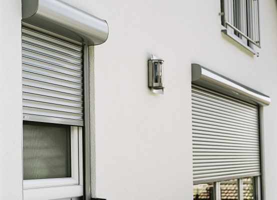Front-mounted roller shutters