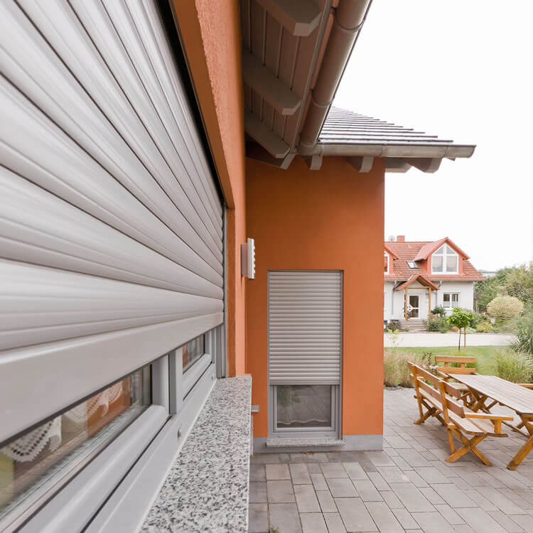 Installation roller shutter