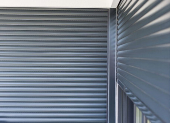 Roller shutter drive