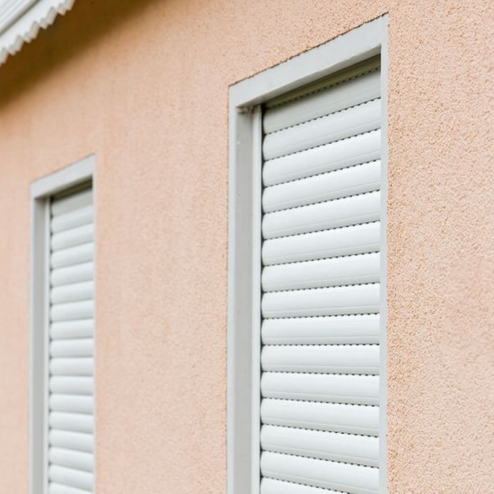 Lowered aluminium white roller shutter curtain