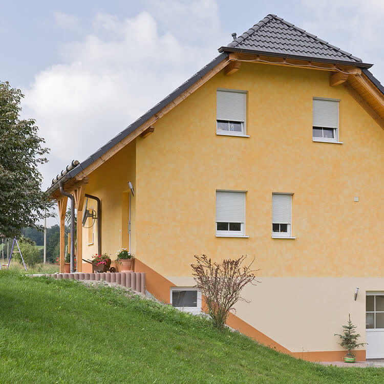 Flush-mounted roller shutters as an installation situation