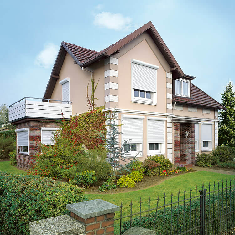 Round front mounted roller shutters in their fitting position