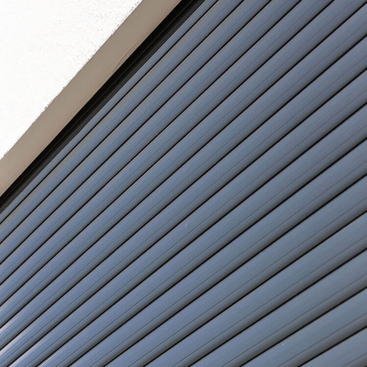 Roller shutter with roller shutter profile