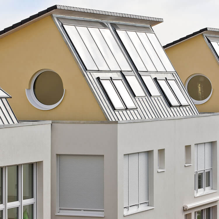 Roller shutter with front mounted box