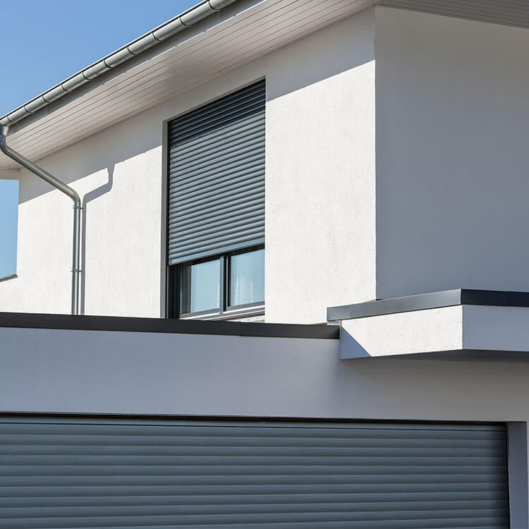 Roller shutter profile matching the window frame