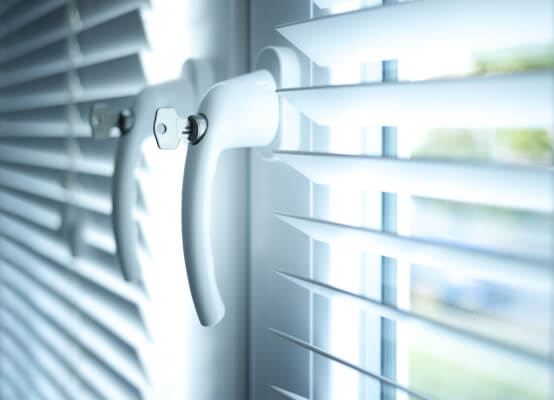 Lockable window handles