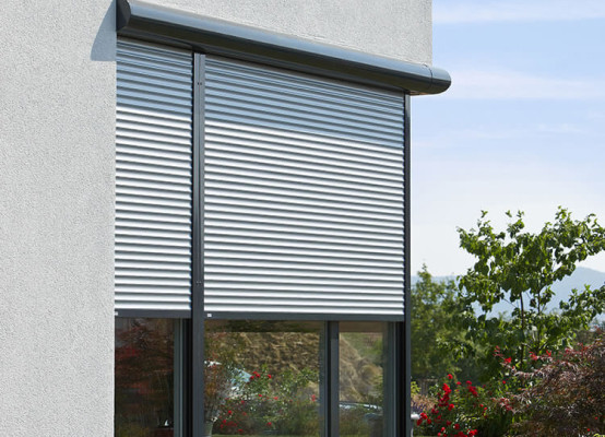 Complementary roller shutters